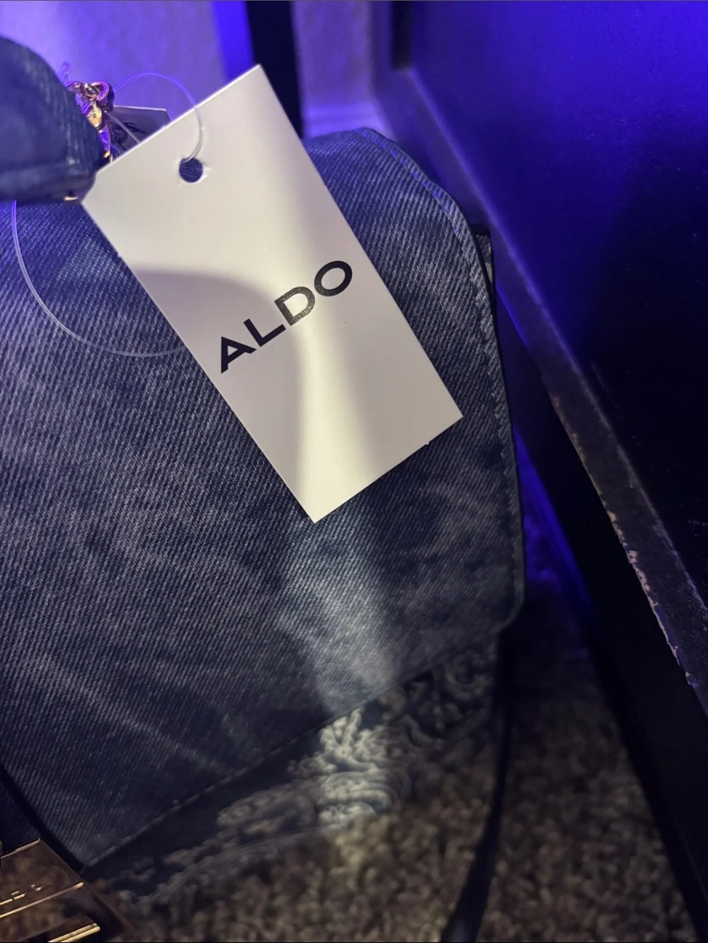 Aldo lock top